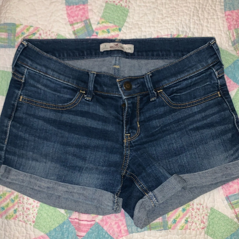 Medium washed hollister jean shorts
